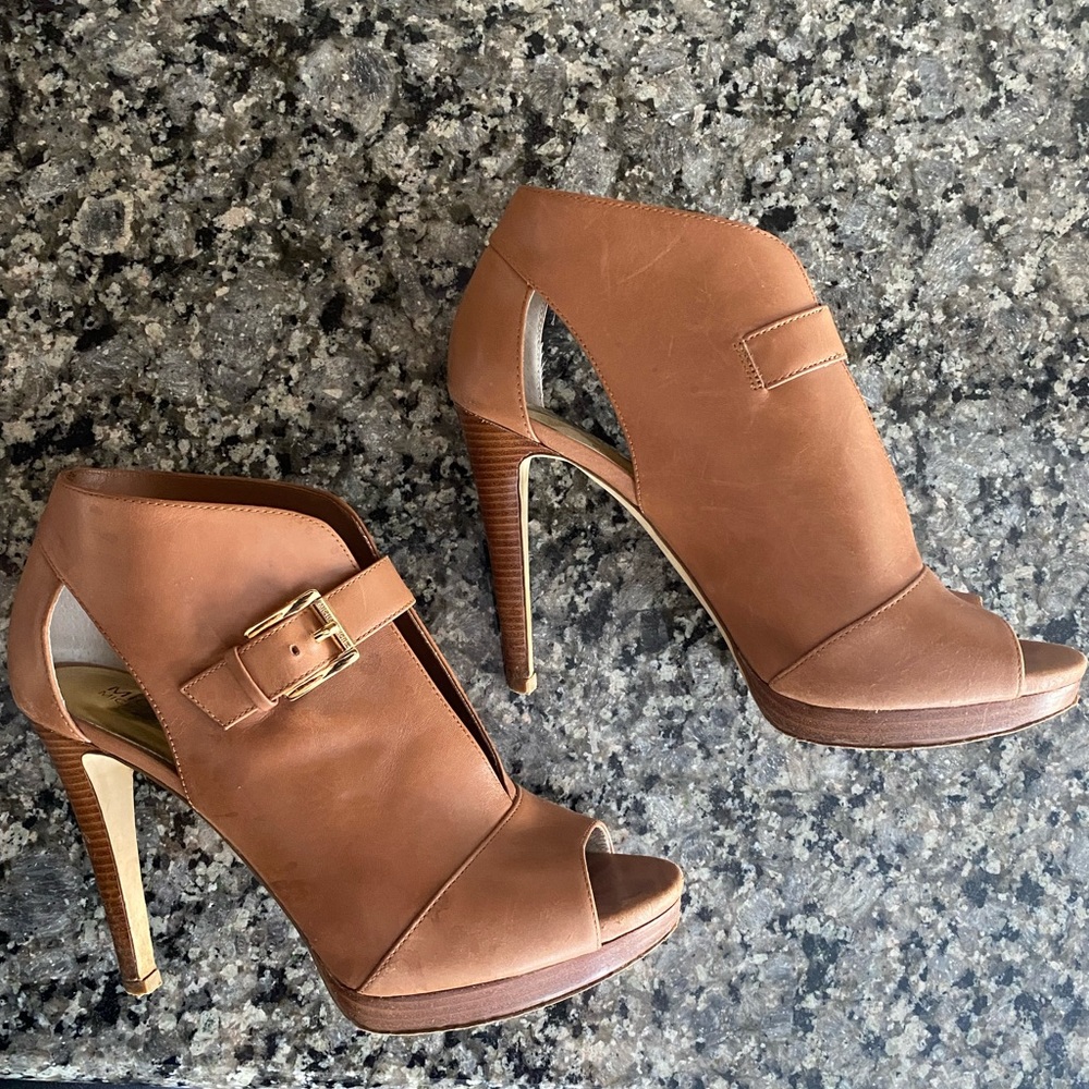 Michael Kors size 9.5 leather heels